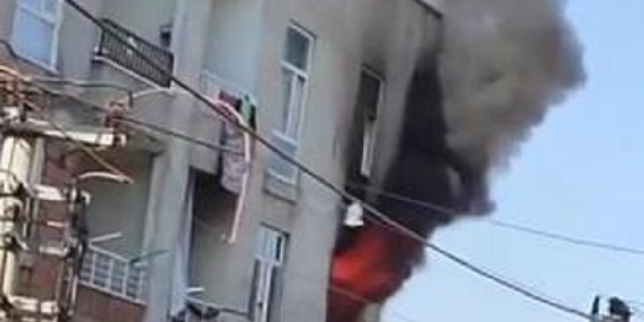 Diyarbakır'da 4 katlı binada yangın çıktı