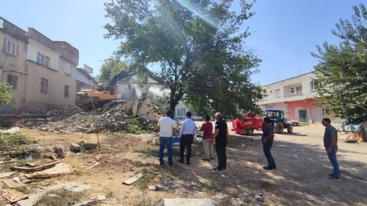 Diyarbakır'da bina yıkımları incelendi