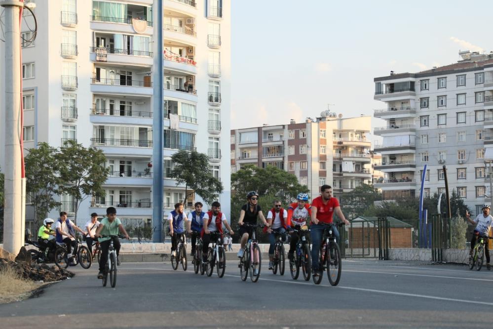 Diyarbakır’da sporcular sağlıklı yaşam için pedal çevirdi