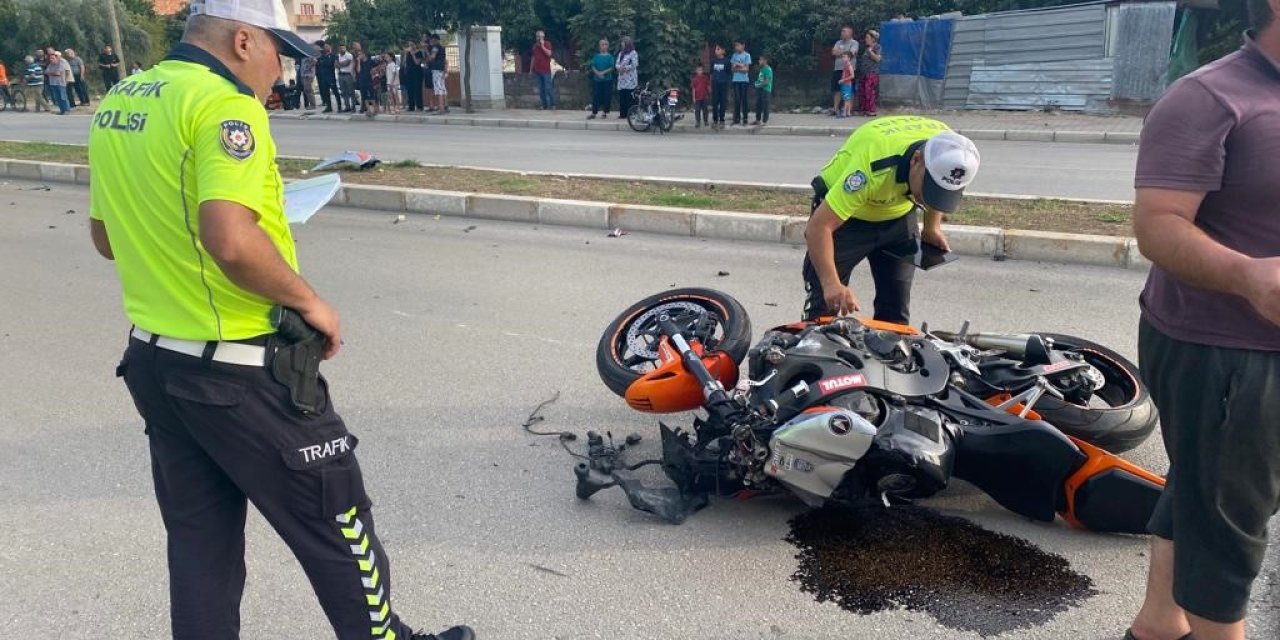 Motosiklet minibüse çarptı: 2 ölü