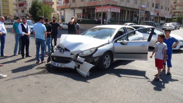 Düğüne giden aile kaza yaptı: 6 yaralı