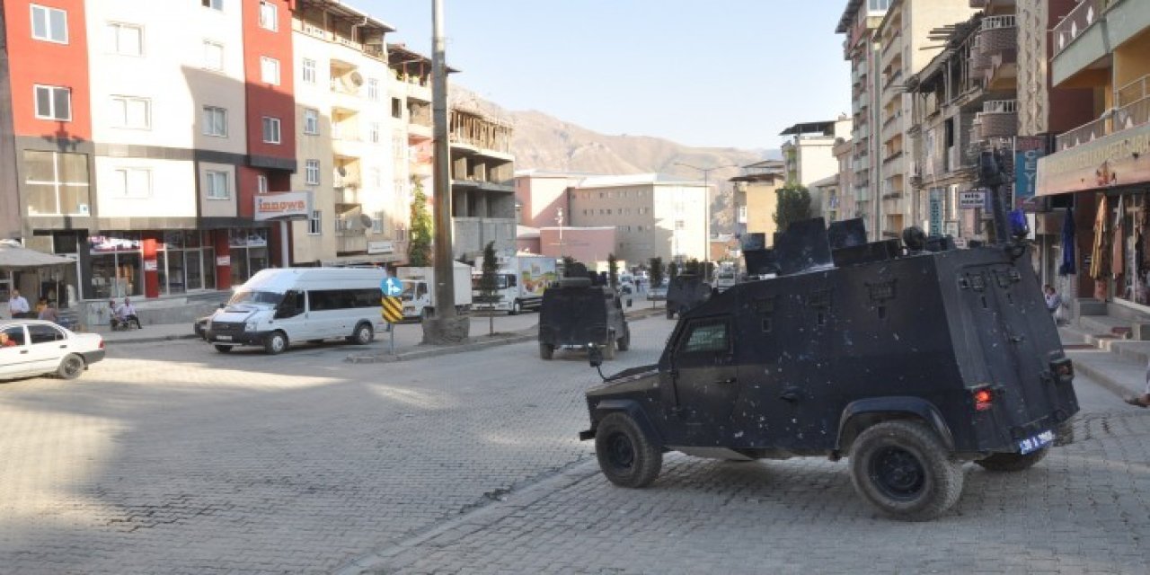 Zırhlı aracın çarptığı moto kurye hastaneye kaldırıldı