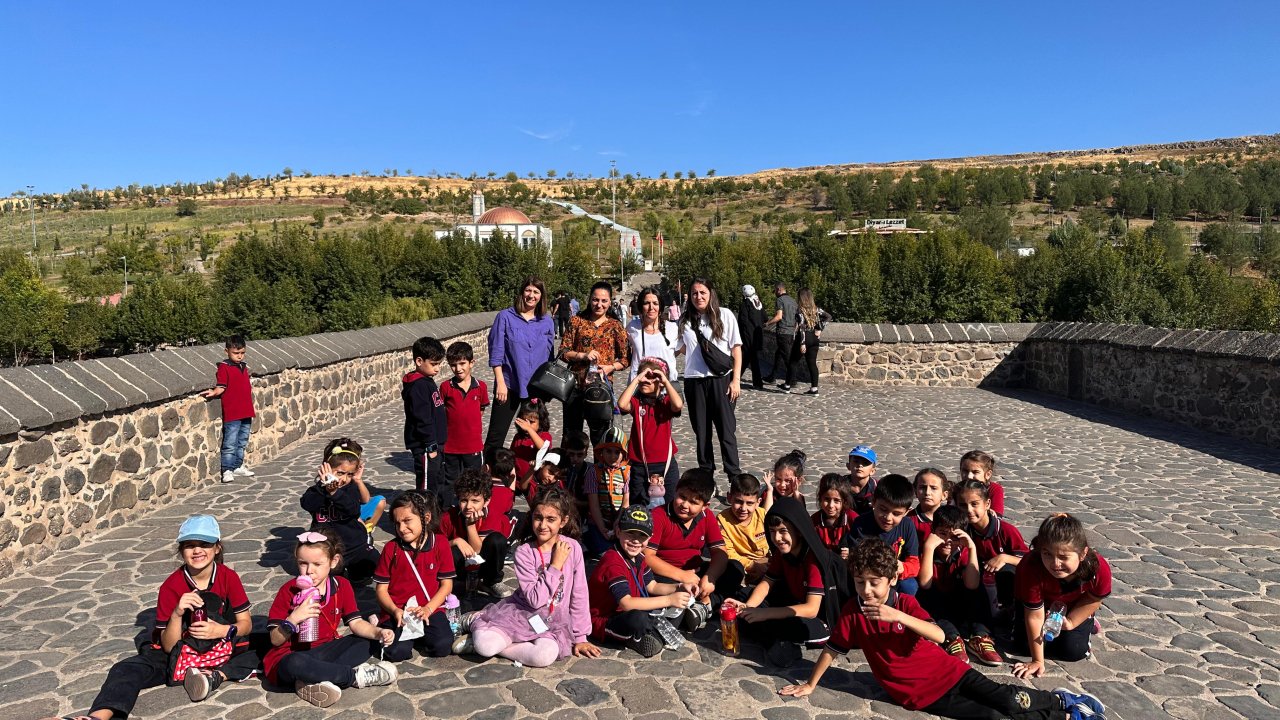 Kırsaldaki öğrenciler Diyarbakır'ın tarihi ile buluşuyor
