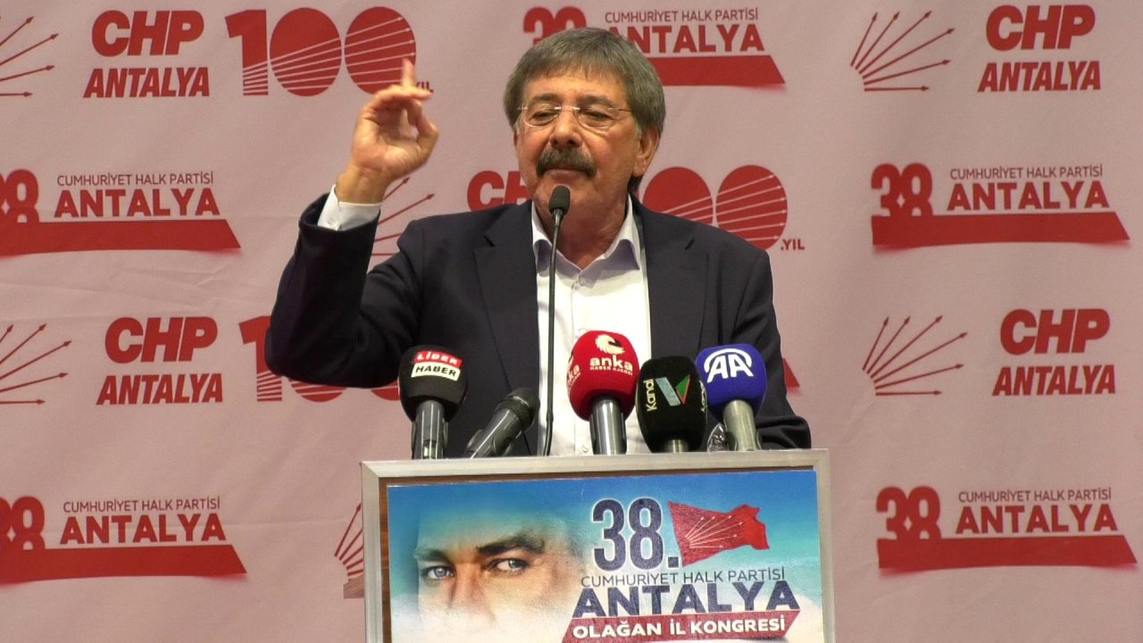 CHP kongresinde Selahattin Demirtaş'a selam
