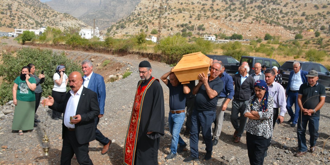 Almanya'da 20 yıl önce ölen Süryani kadının cenazesi, memleketinde defnedildi