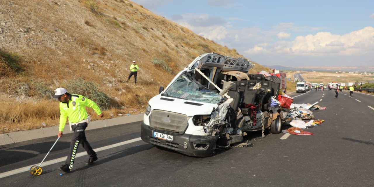 Korkunç trafik kazası: 6 ölü, çok sayıda yaralı var