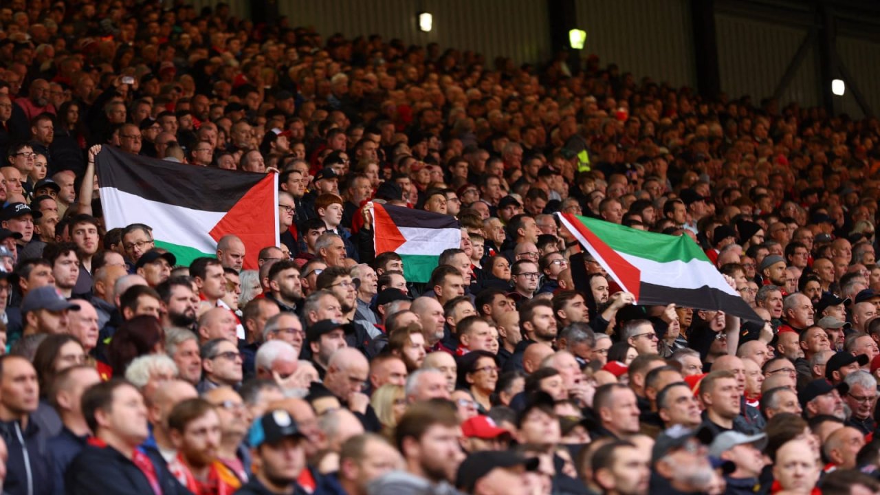 Liverpool taraftarlarından Filistin'e destek