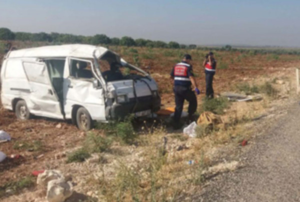 Tarım işçilerini taşıyan panelvan devrildi: 2 ölü, 20 yaralı