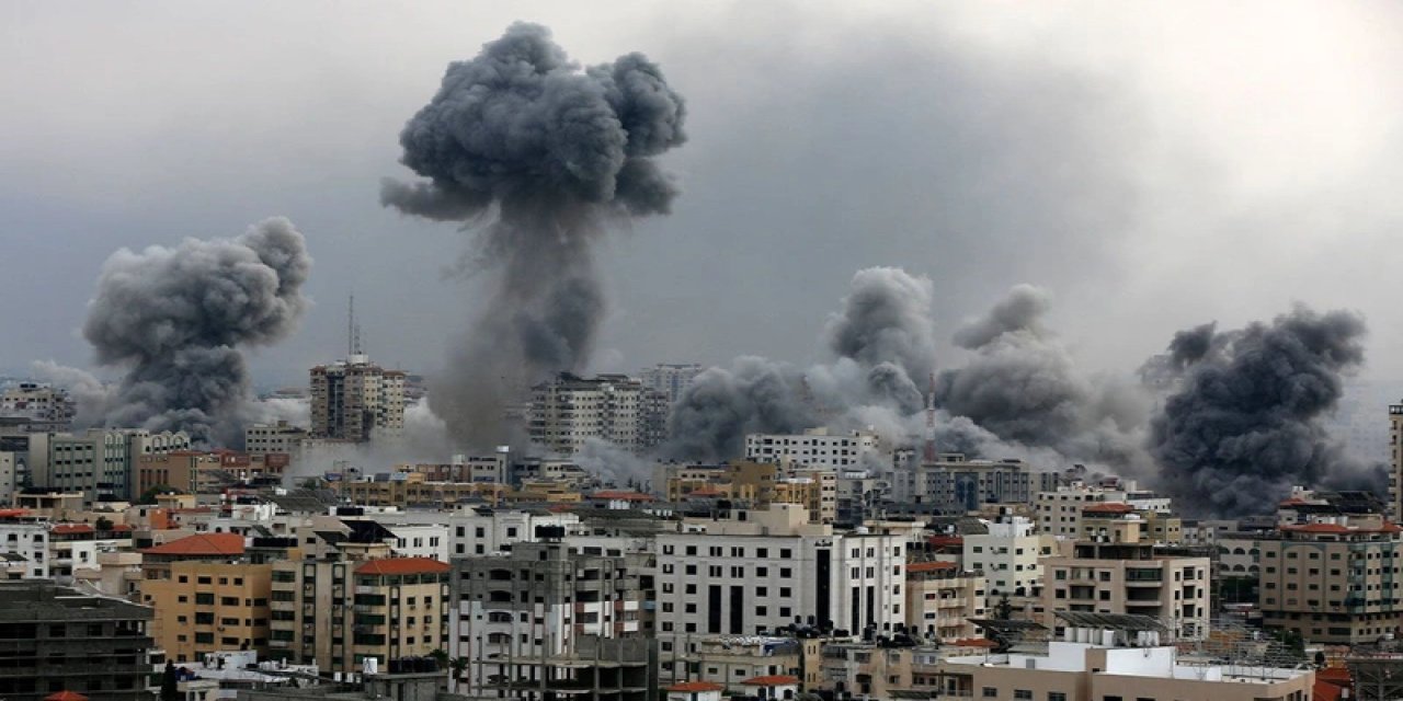 Gazze'ye yoğun bombardıman sürüyor