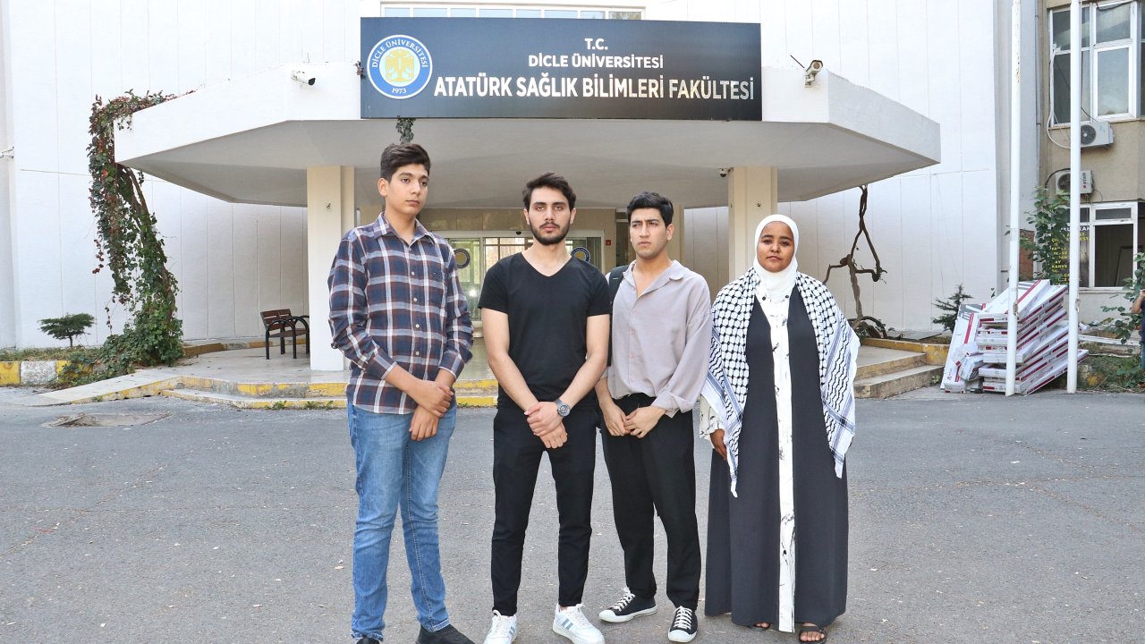 Diyarbakır’daki Filistinli öğrenciler, aileleri için endişeli