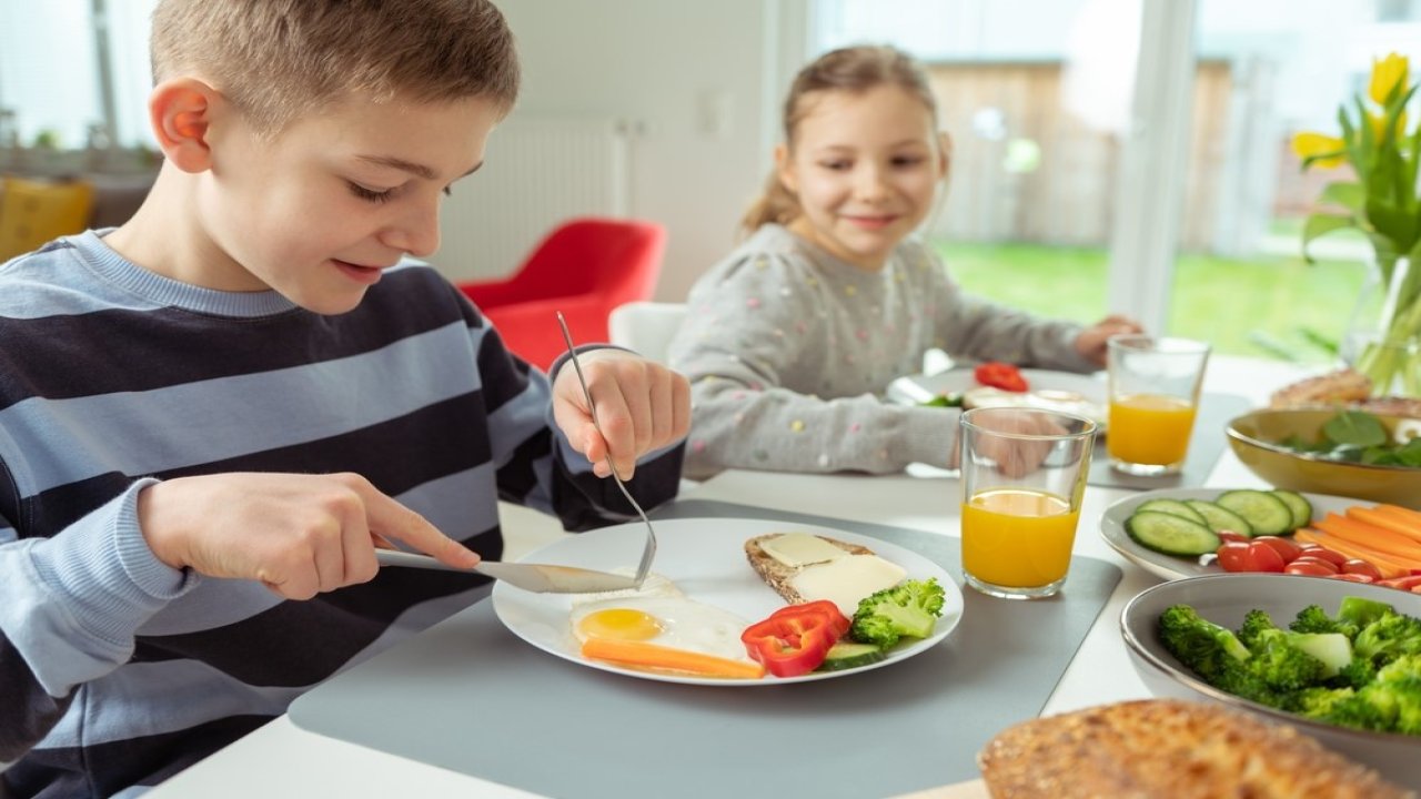 Kahvaltı yaptırmadan çocuğunuzu okula göndermeyin