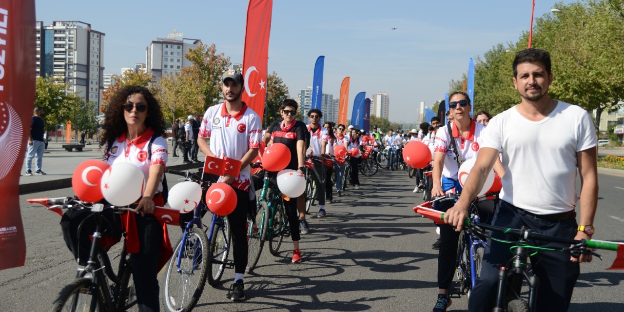 Diyarbakır’da Türkiye Yüzyılı Bisiklet Korteji