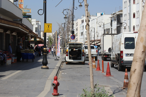 'Melik Ahmet Caddesi hayalet kente dönüştü'