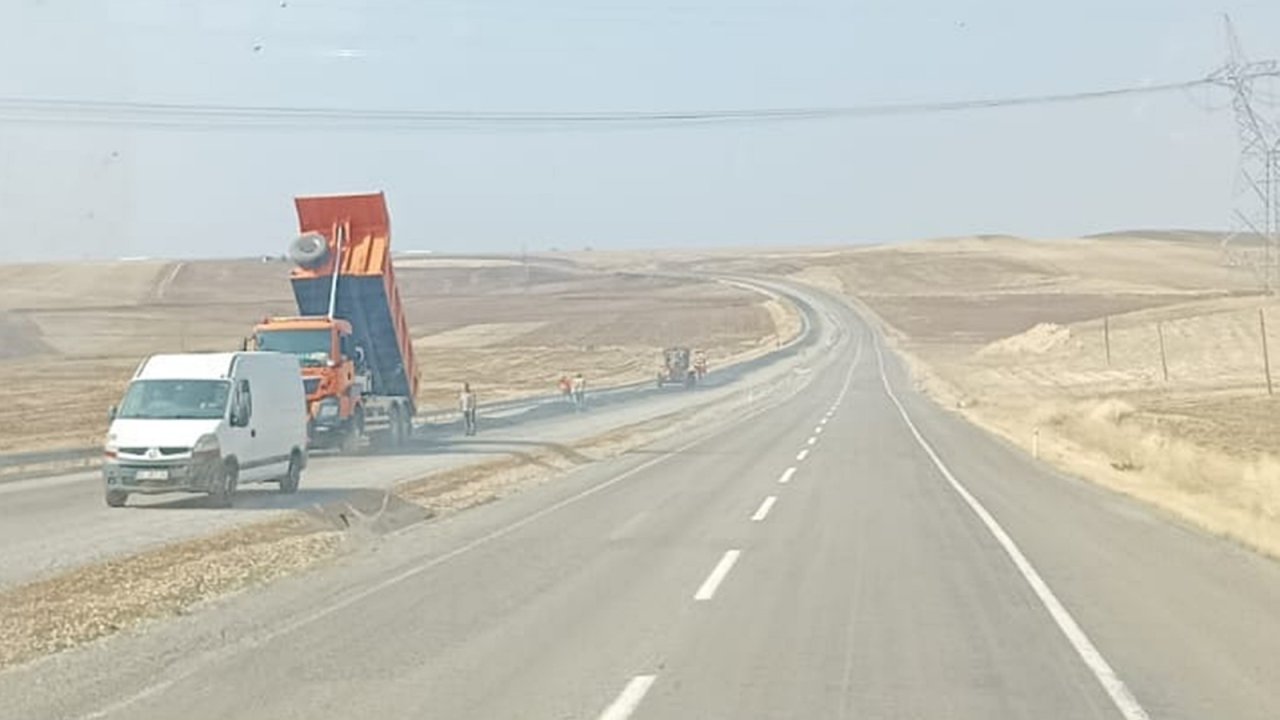 Diyarbakır Silvan karayoluna asfalt yama yapılıyor