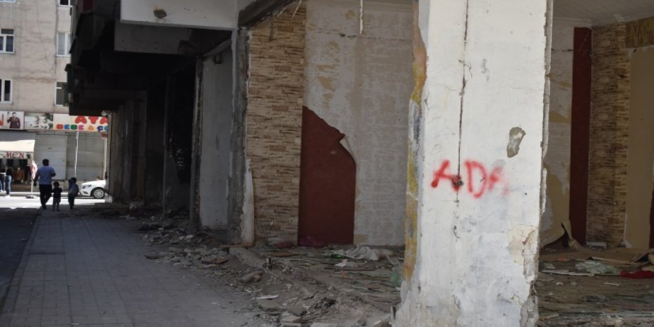 Diyarbakır’daki ağır hasarlı binalar bağımlıların mekanı oldu