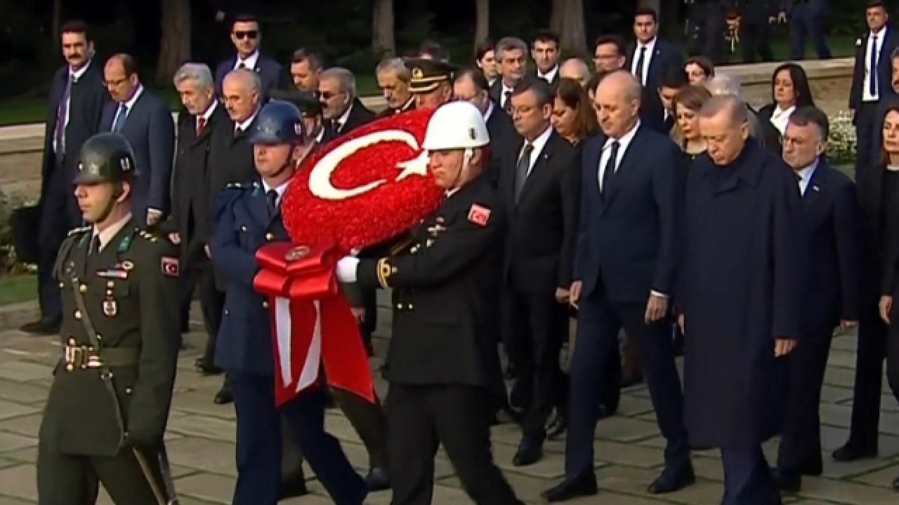 Erdoğan başkanlığındaki Devlet erkanı Anıtkabir'de