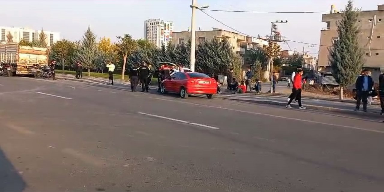 Diyarbakır’da dur ihtarına uymayan sürücü kaza yaptı; 2 polis yaralandı