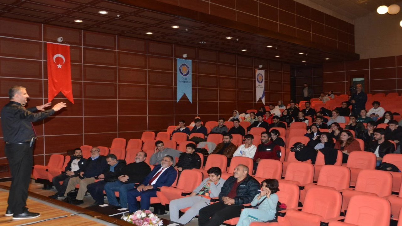 Dicle Üniversitesi’nde yapay zeka konferansı