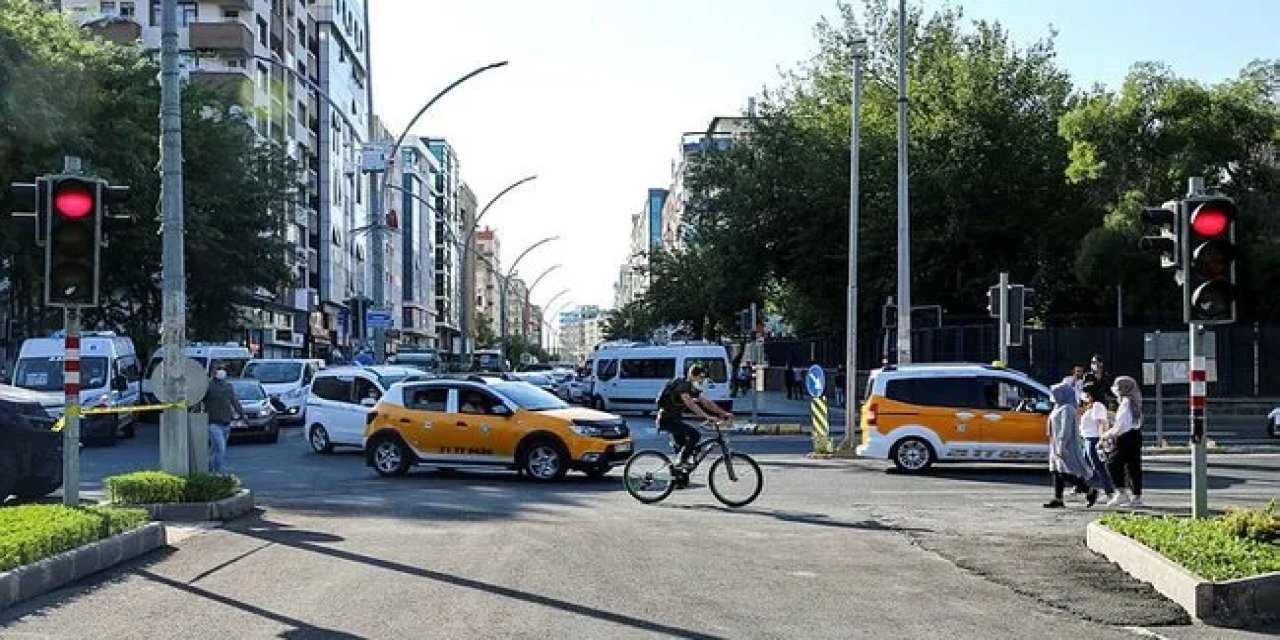 Diyarbakır'da 2 cadde 7 gün kısmen trafiğe kapatılacak