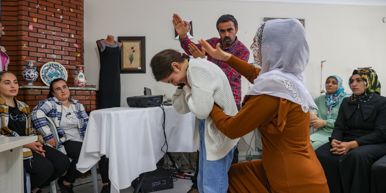 Diyarbakır'da annelere Heimlich manevrası eğitimi