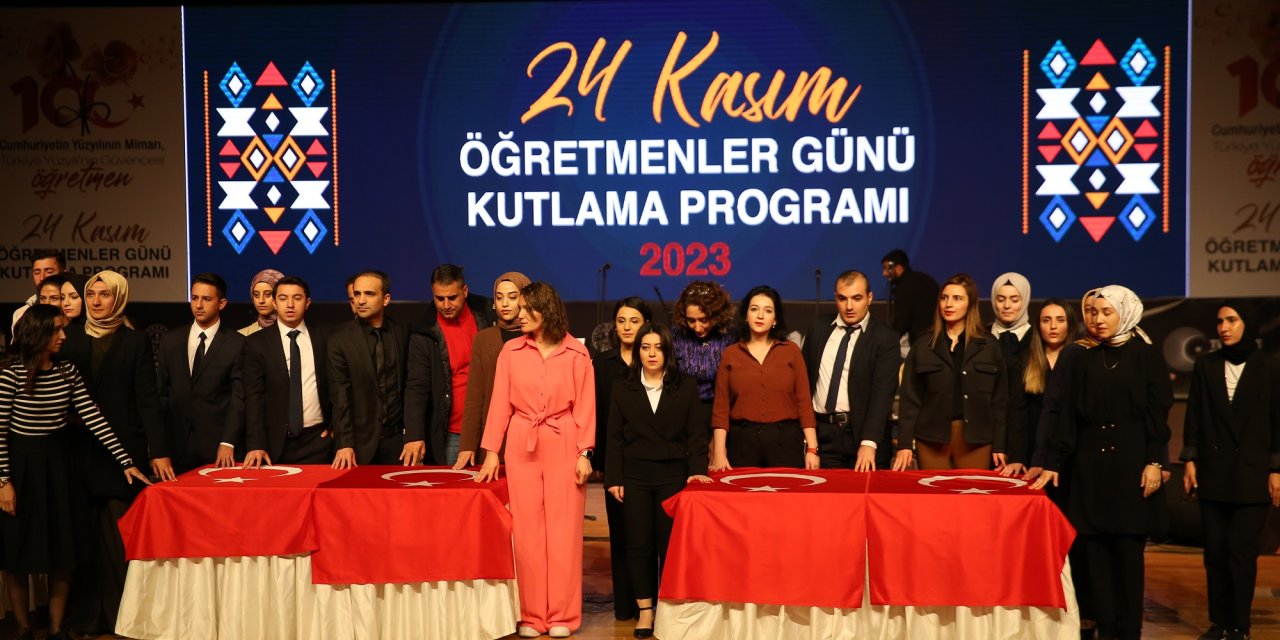 Diyarbakır’da "24 Kasım Öğretmenler Günü" kutlandı