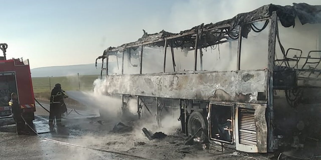 Diyarbakır’da hareket halindeki otobüs alev aldı