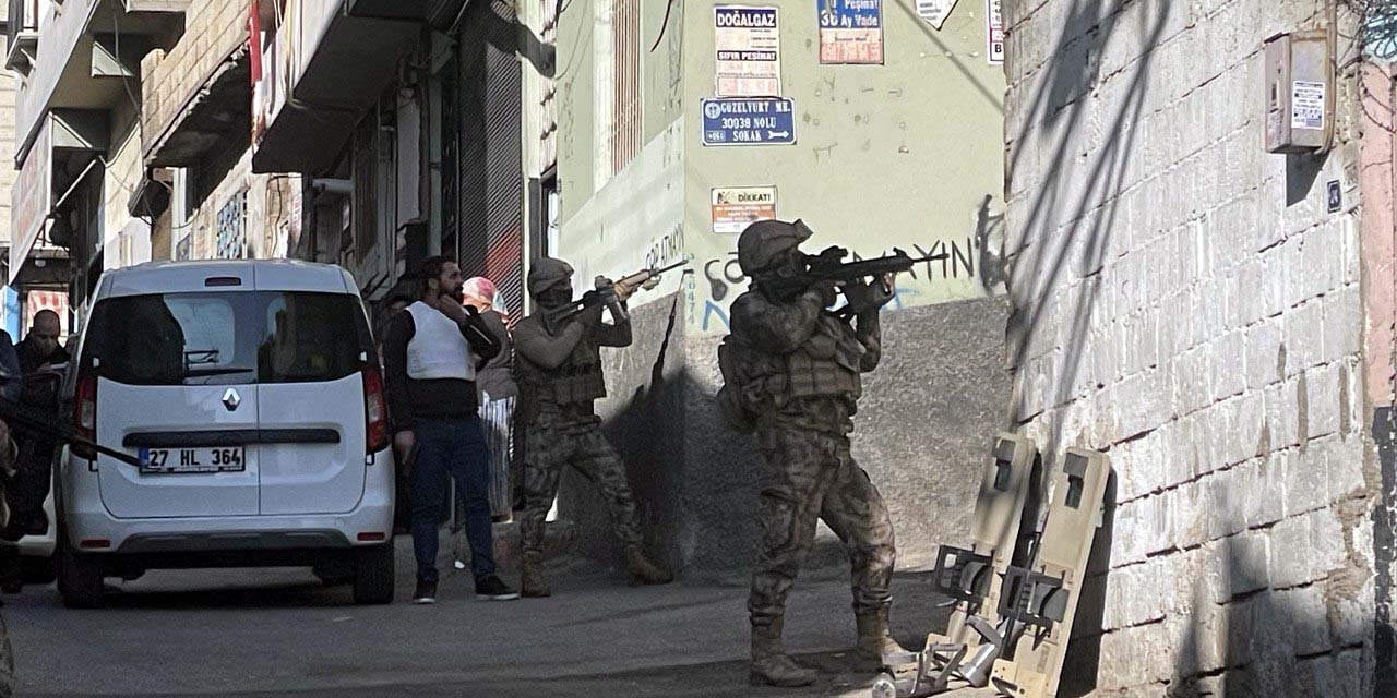 Polise ateş açtı; özel harekat evde etek giymiş halde yakaladı