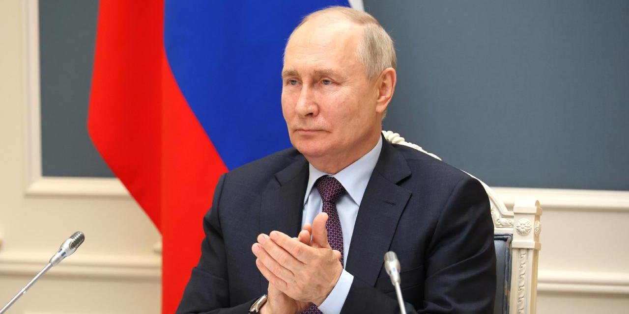 Putin başkanlık seçimlerinde aday olacağını açıkladı