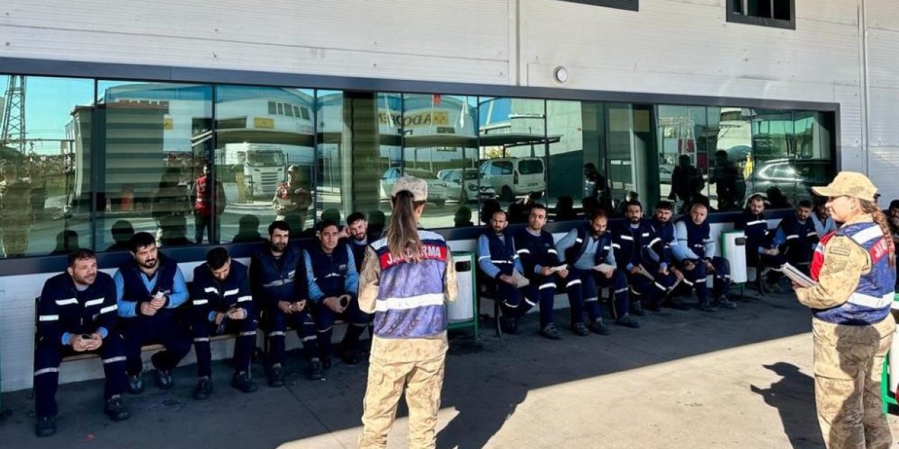 Jandarma, Diyarbakır’da ‘kadına el kalkmaz’ broşürü dağıttı