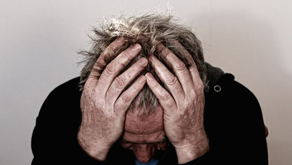 İnsanı en fazla yaşlandıran iki neden:  SİGARA VE STRES