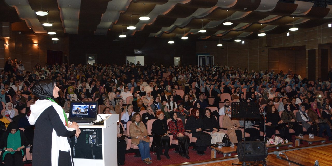 Diyarbakır'da "Filistin'de İnsan Olmak" konulu söyleşi