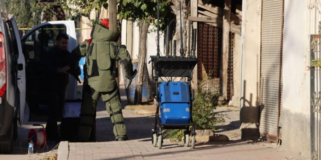 ‘Üzerimde bomba düzeneği var’ diyerek kuyumcuyu soymaya kalktı