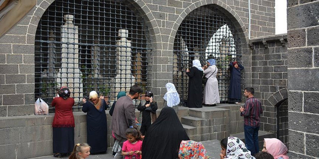 Diyarbakır’daki tarihi caminin suyu kirli çıktı