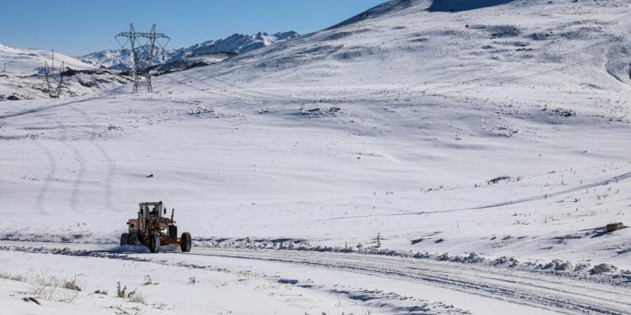 Doğu'da yoğun kar: 1039 yol ulaşıma kapandı