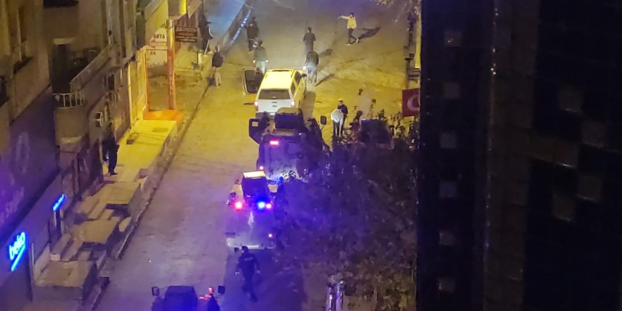 Derbi sonrası yol kapatan gruba polis müdahale etti