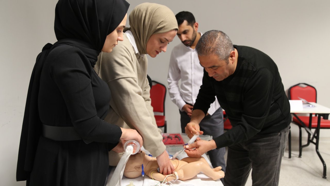 Diyarbakır'da sağlık personellerine eğitim verildi