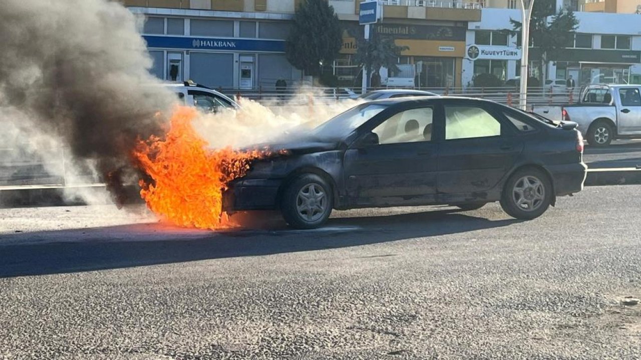 Diyarbakır'da sürüş halindeki otomobil alev aldı