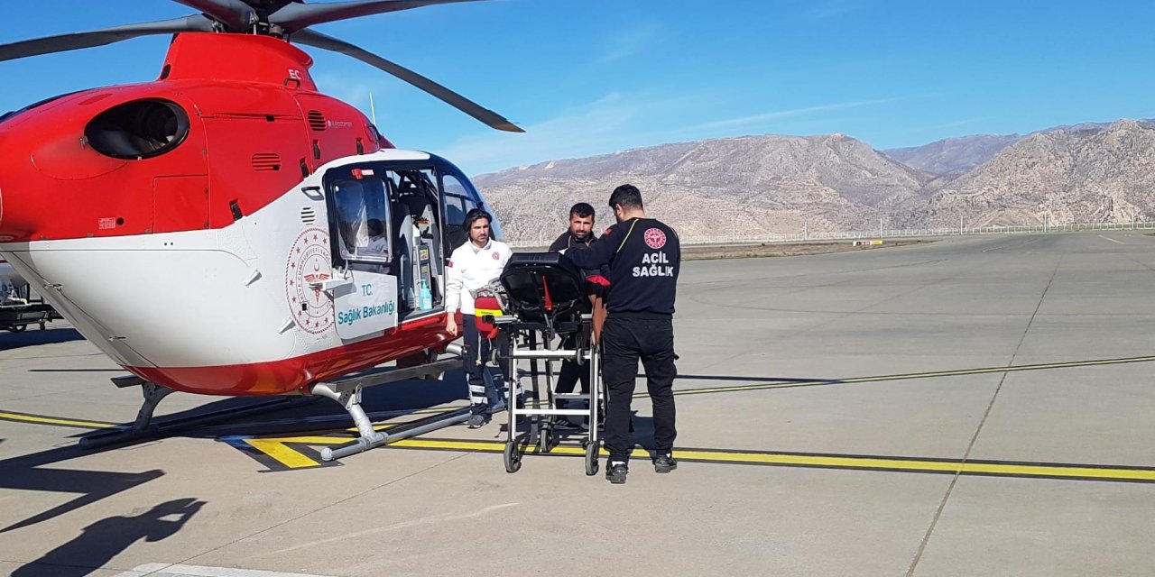Ambulans helikopter Büşra bebek için havalandı