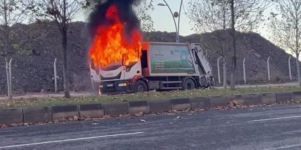 Diyarbakır’da belediyeye ait kamyon alev aldı