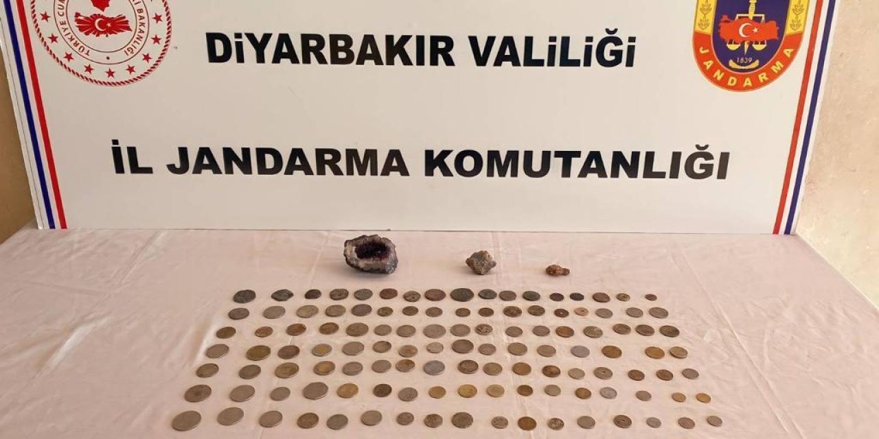 Diyarbakır’da 130 parça tarihi eser ele geçirildi