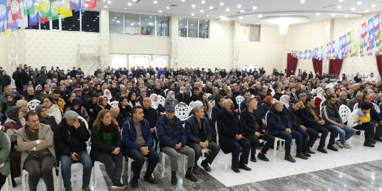 Diyarbakır’da DEM Parti’nin ön seçimleri yoğun katılımla başladı