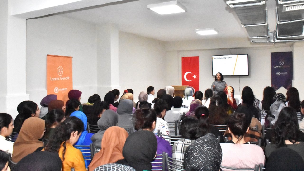 Diyarbakır'da madde bağımlılığına yönelik seminer
