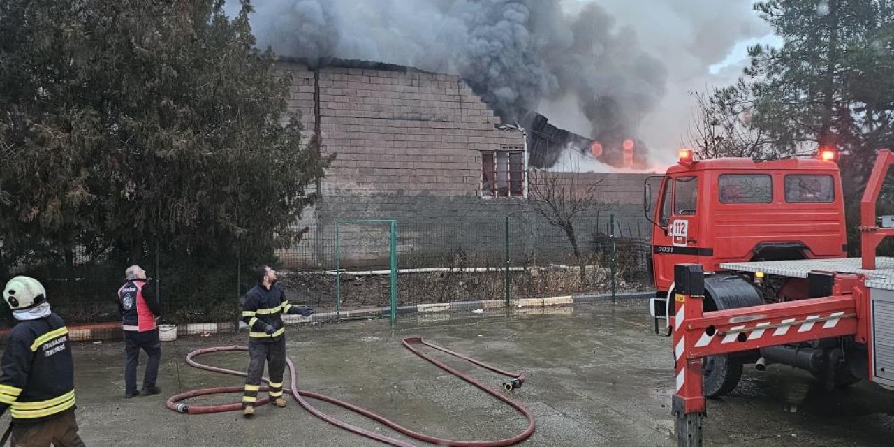 Diyarbakır’daki depo yangını saatler sonra söndürüldü