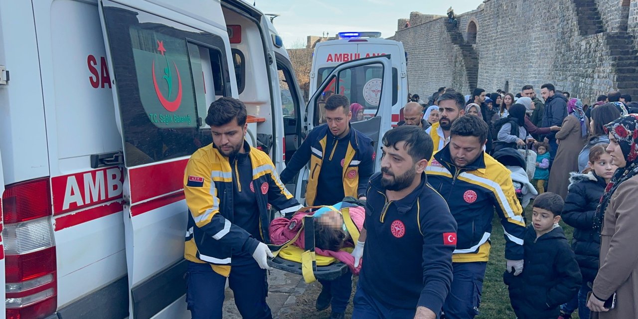 Diyarbakır Surları'ndan düşen çocuk ağır yaralandı