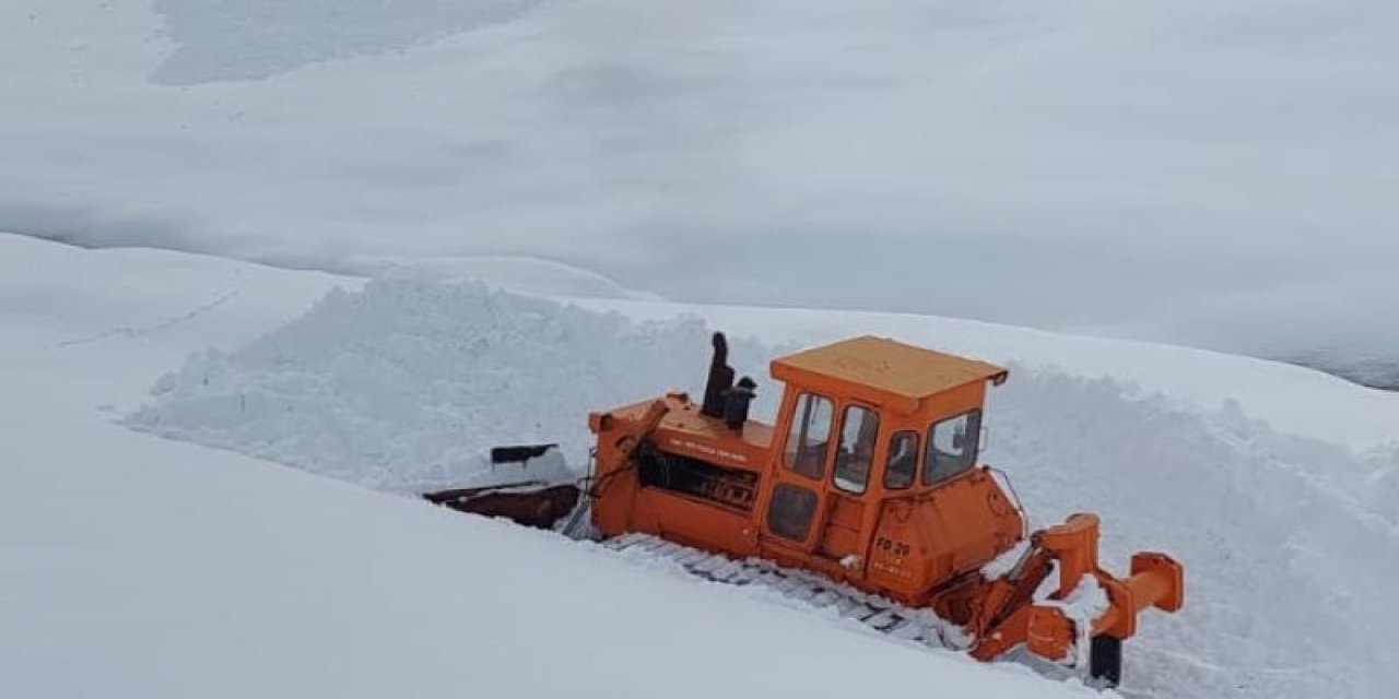 Hakkari'de kar kalınlığı 5 metreyi buldu