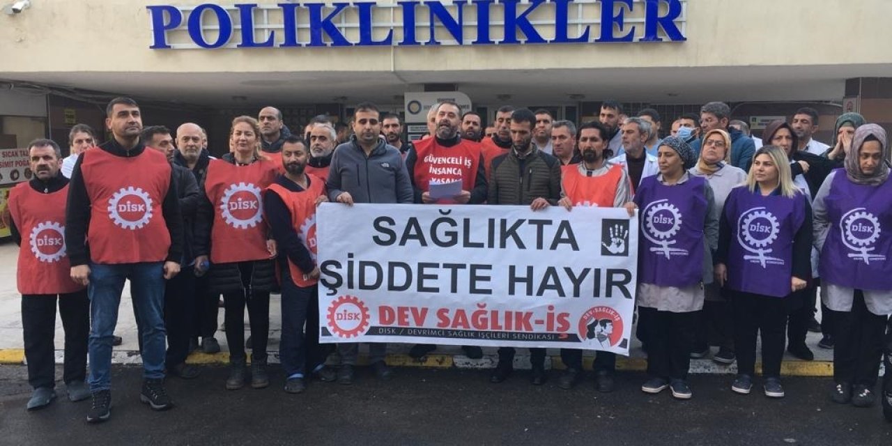 Diyarbakır'da sağlık çalışanlarına şiddet protesto edildi