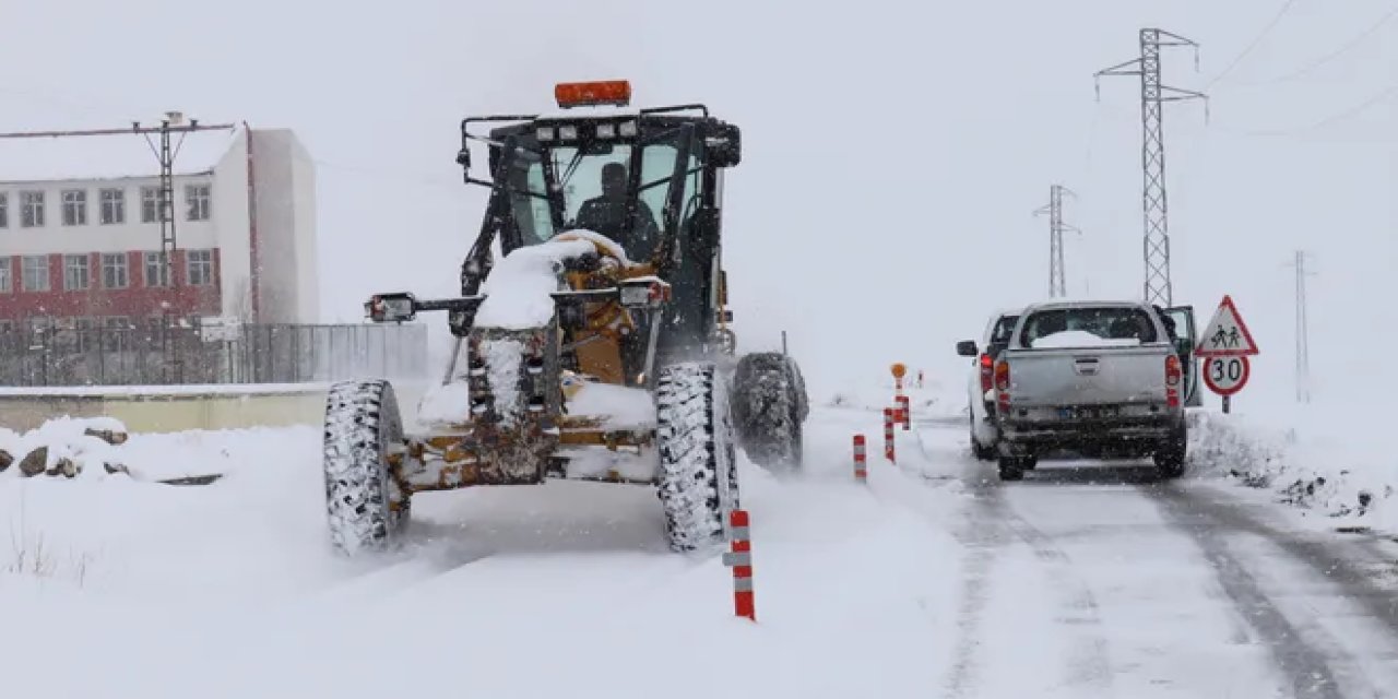 Doğu’da kar esareti sürüyor; yollar ulaşıma kapandı
