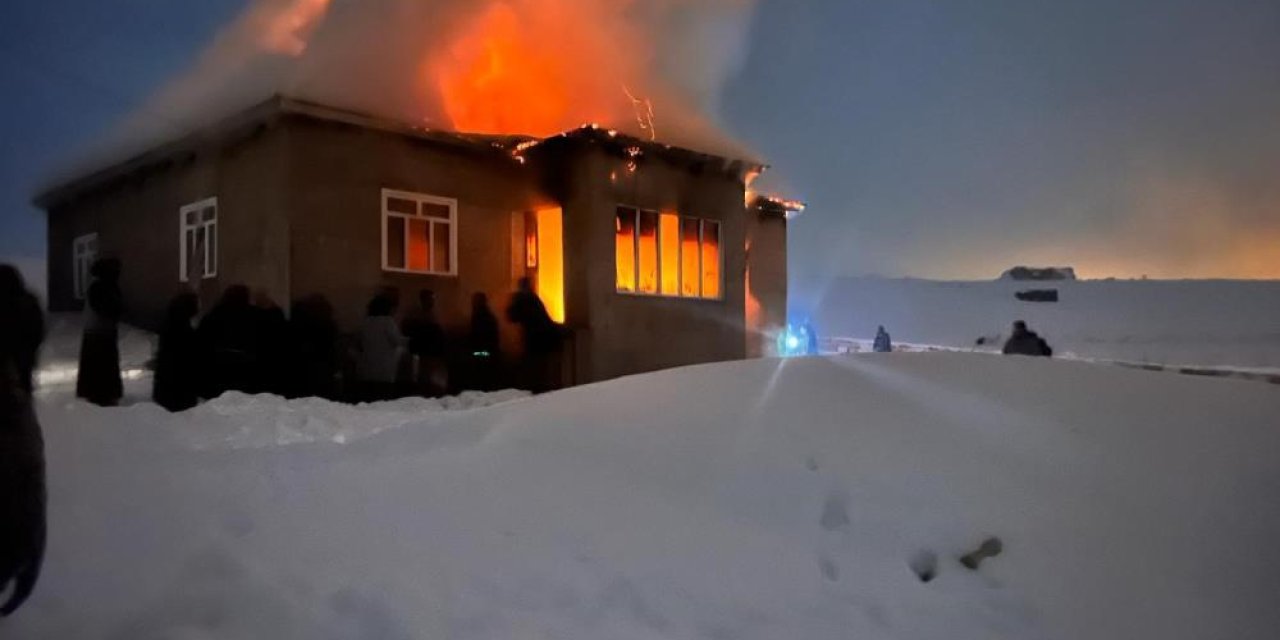 Kahreden yangın: Şerzan bebek, beşiğinde yanarak can verdi