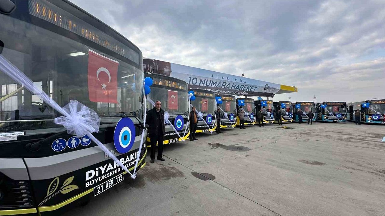 Diyarbakır’da toplu taşımaya 10 yeni otobüs daha katıldı
