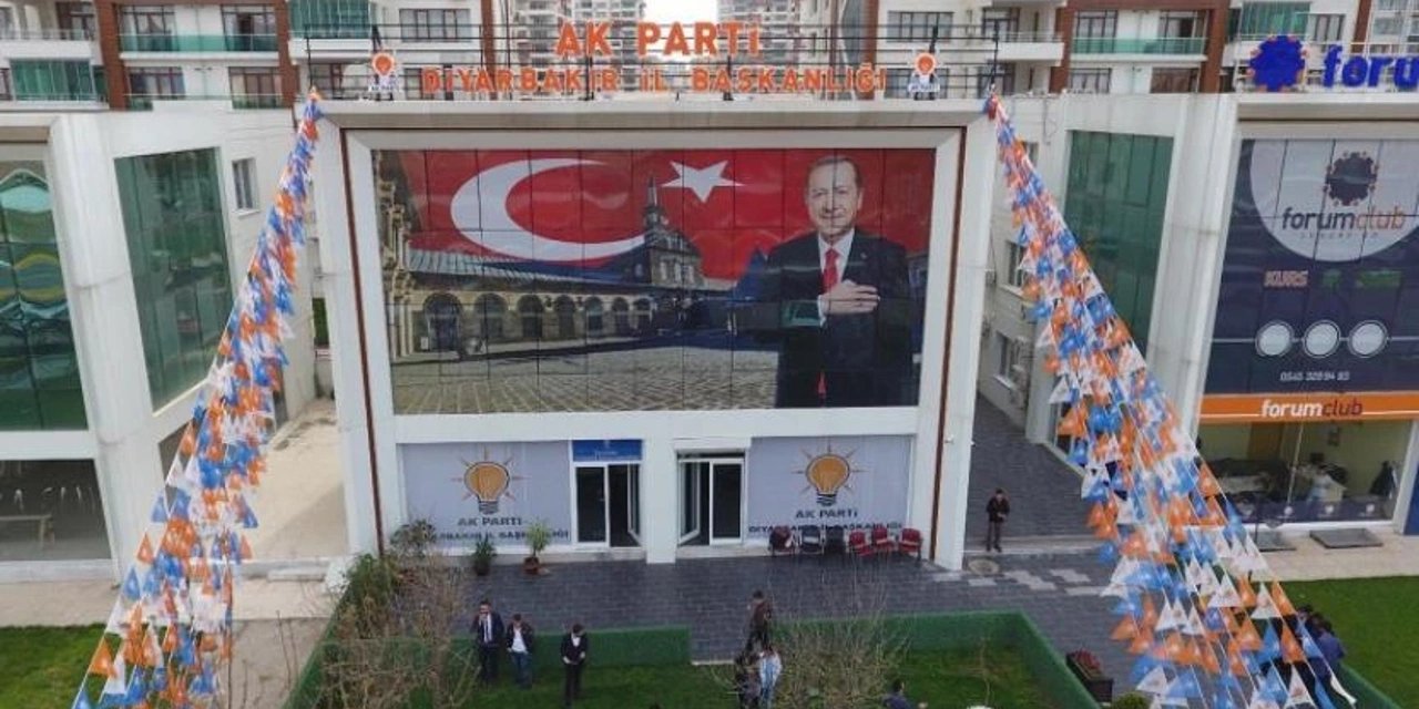 AK Parti’nin ilçe adaylarını eski Diyarbakır Valisi açıklayacak